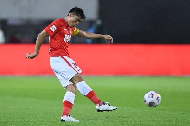 2-0领先被3-2翻盘！曼联遭淘汰自家球迷狂嘘，卡里克该想想办法了